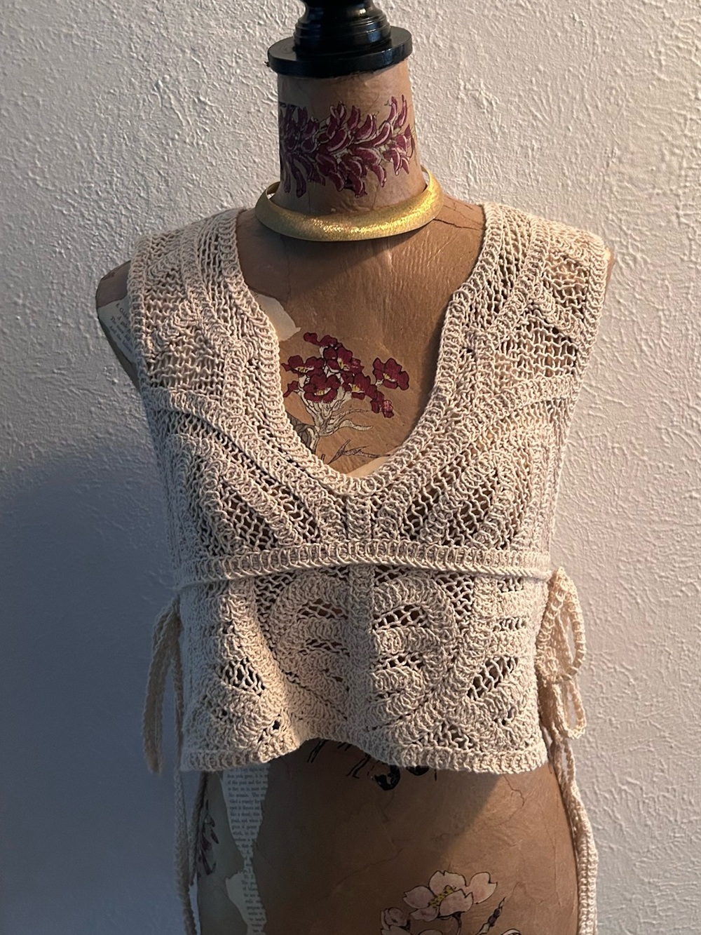 House of Harlow 1960 Cream Crochet V-Neck Crop Top with Side Ties
